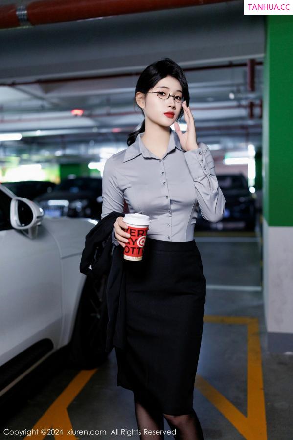   [XiuRen]高清写真图 2024.12.09 No.9567 南乔 OL美腿第3张图片